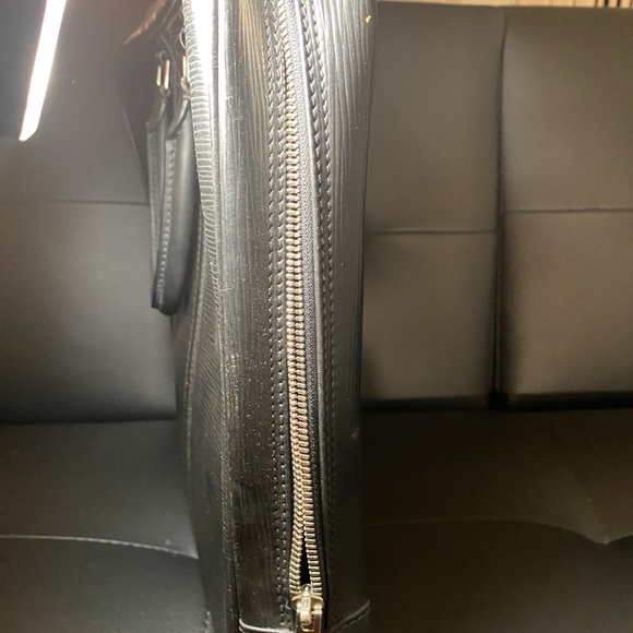 Authentic LOUIS VUITTON epi Porte bag - Picture 10 of 12